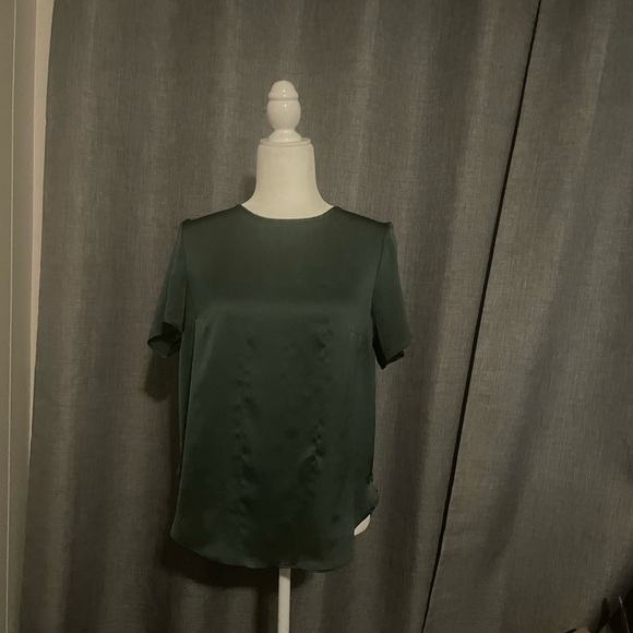 H & M blouse green and preowned. - Picture 7 of 7